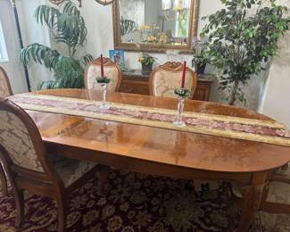 Gorgeous Formal Dining Room Table with extra leaf & 6 upholstered chairs