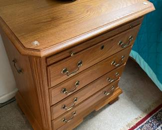 Kincaid End Table $ 120.00