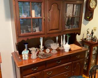 Ethan Allen Display Hutch $ 424.00