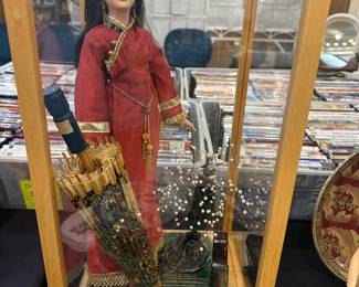 Lots of oriental decor and collectible dolls