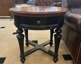 Flexsteel round end table