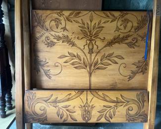 closer view and turer color of the bed.