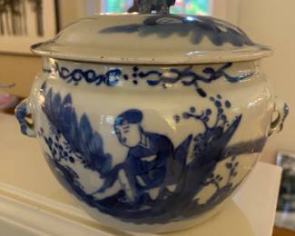 $480. 19th century Chinese lidded bowl. 5.5" x 5.5"