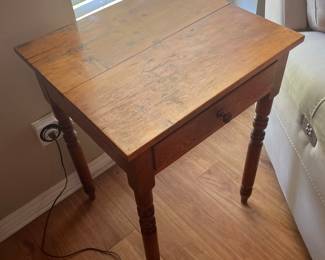 $225 American side table 19 x 22 x 29