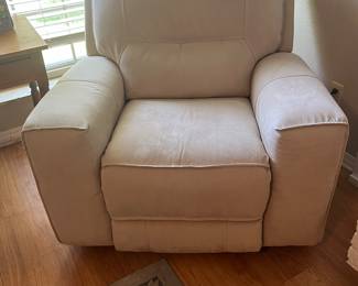$295 Microsuede off white electric recliner 41W x 43 x 35