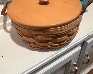 $36 Longerberger covered basket 10"R