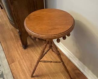 $90 Tripod round stand 12W x 21 H