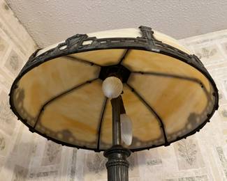 200 Stag glass lamp 22 x 18 W shade