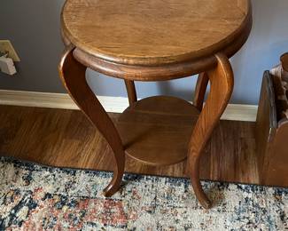 $175 American circular table top 20 X 30