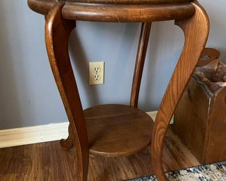 $175 American circular table top 20 X 30