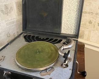 $280 Working Antique Sears and Roebuck Silver Tone Super Deluxe, hand cranked includes 78’s records -