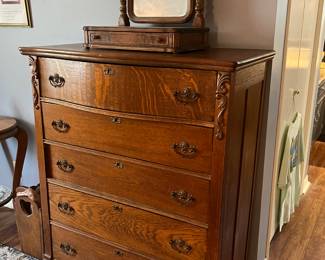 $600- Antique Tall oak 5 drawer chest 40 X 21 X 50 - very practical 