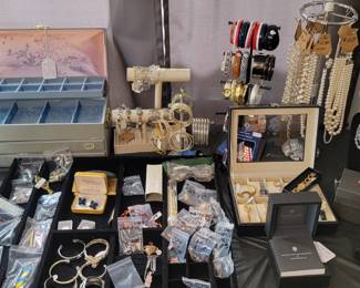 costume jewelry, Mcm jewelry box