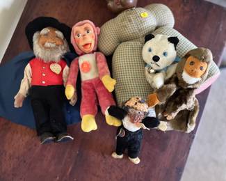 Vintage stuffed animals, dolls
Original Steiff with tag
Puppets