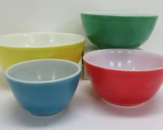 Pyrex colored mixing bowls
