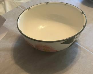 Villeroy & Boch Wild Rose serving bowl