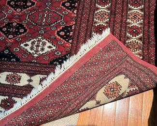 9br 12 Pakistani larger rug ..great condition