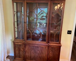  06 Lighted Hutch