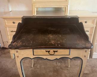 Provincial desk, as is $45