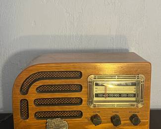 Vintage Winston Select Thomas Collector's Radio