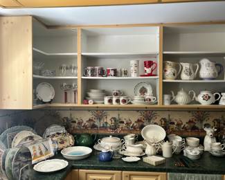 Assorted everyday kitchen items