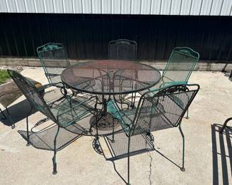 Outdoor Patio Table & Chairs