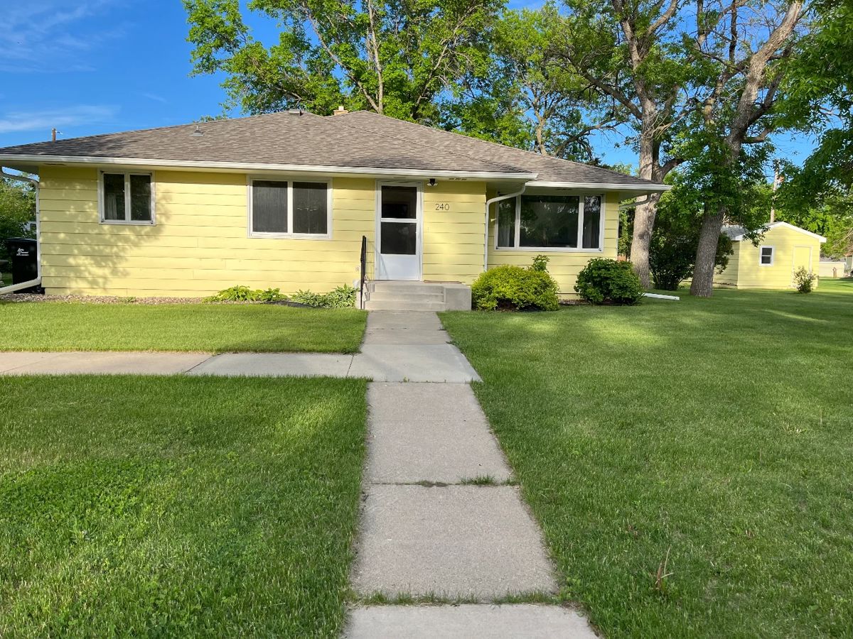 Mary Royster Estate Sale in Canistota, SD starts on 6/7/2024