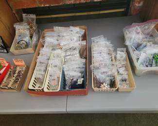 Lots of vintage jewery