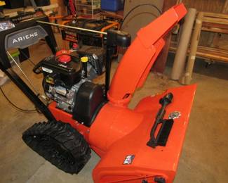 ARIENS Professional 28 like new Snow Blower