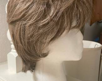 Light brown wig