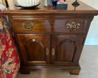 Second Kling nightstand 