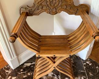 Curule chair without cushion 