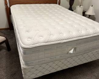 Spare bedroom / newer mattress & box springs / firm