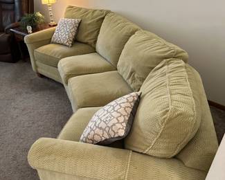 Bassett conversation sofa / great condition