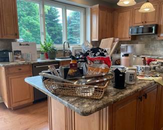 Jack Daniels mugs, Grilling equipment, Hydroflasks, Le Creuset Orange Espresso Set,  Le Creuset Mini Orange Espresso Set,  Aroma hot plate,  Pancake puffs