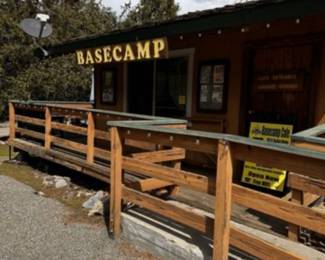 BaseCamp & Info Lounge