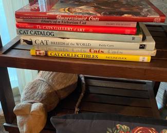 Of all the cat things here absolutely zero of them show a pissed off cat showing its fangs and hissing. I must be meeting the wrong kinds of cats.