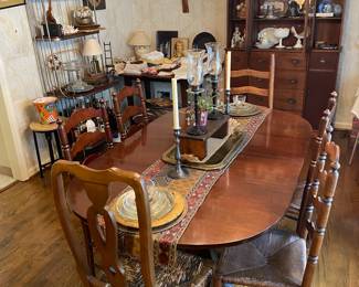 Dining room displaying delightful dishes.