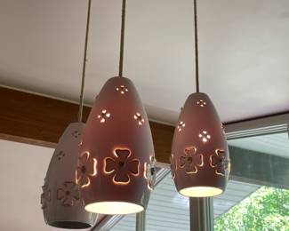Pendant fixture (needs to be removed by buyer/electrician following sale)