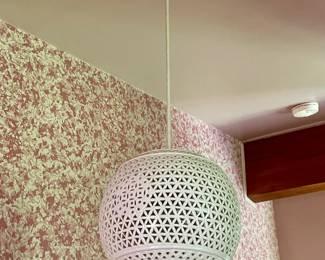 Pendant light (to be removed by buyer/electrician after sale)