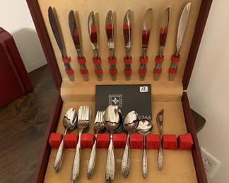stainless steel flatware