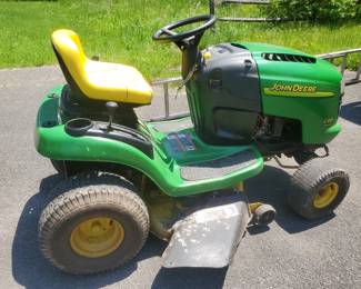 John Deere riding mower L100