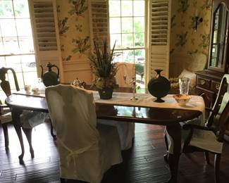 Kincaid table / 2 leaves/custom pads