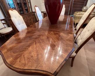 LOVELY DINING TABLE AND CHAIRS