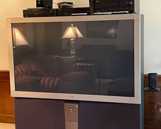 SONY TV AND COMPONENTS AND SURROUND SPEAKER SYSTEM