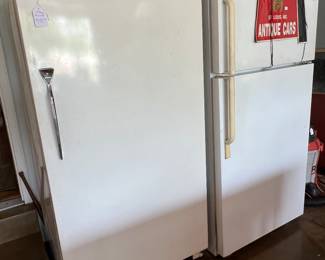 FREEZER AND REFRIGERATOR