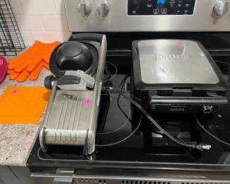 Waffle maker and slicer