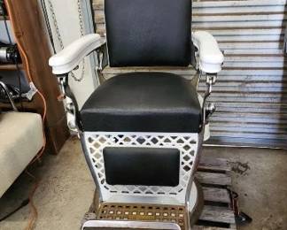 Antique Barber Chair (Excellent Condition)