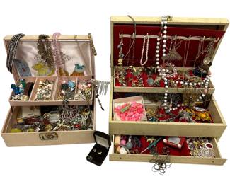Jewelry LOT: 2 Vintage Teen Girl Jewelry Boxes 1950s - 1980s Costume Pieces Pins Necklaces Beads Rin