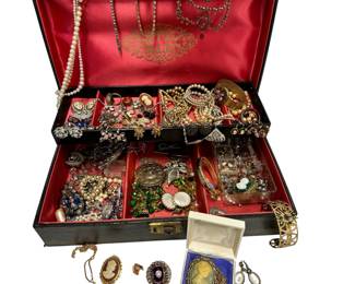 Jewelry LOT: Grandma's Pearls Beads Clip On Earrings Chunky Pairs Sets